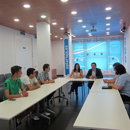 Encuentro De Carlos Cuevas Con Representantes De Jóvenes Riojanos