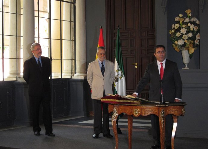 Griñán Preside La Toma De Posesión De Vicente Guzmán Como Rector De La UPO