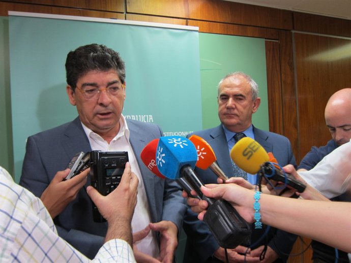 Valderas Atiende A Los Medios