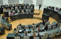 El Pleno expresa su apoyo a la celebración del Orgullo Gay pero rechaza pedir al PP la retirada del recurso al TC