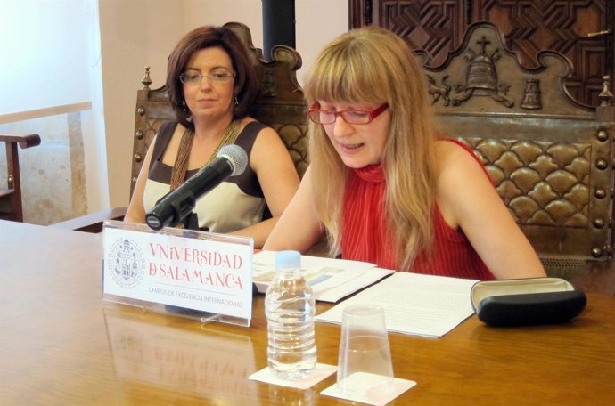Noemí Domínguez (Izq) Y La Directora De Cursos Internacionales, Mª Isabel Toro