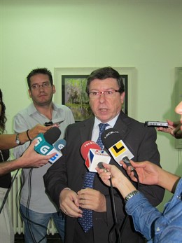 Carlos López Font Haciendo Declaraciones A Los Medios