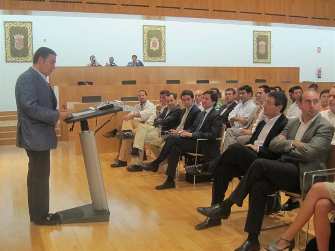 Bendodo, junto a los alcaldes de la provincia