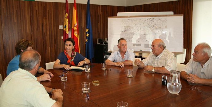 De La Calzada Durante La Firma De Los Convenios