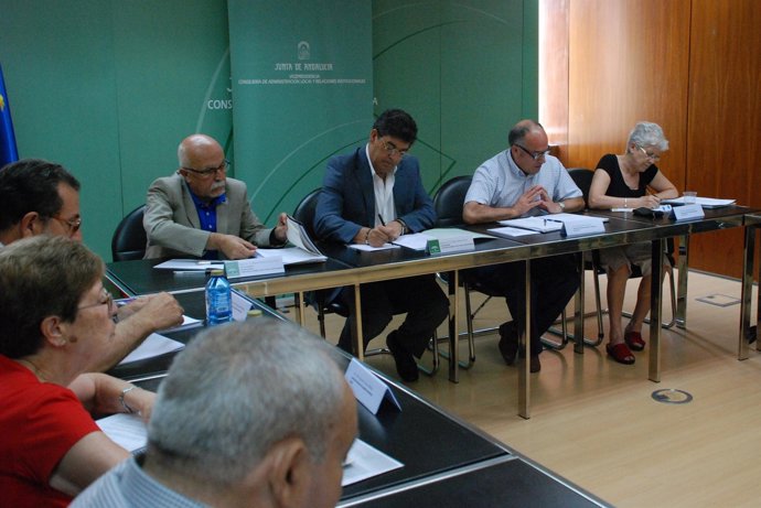 Diego Valderas Se Reúne Con La Asociación Andaluza De Barrios Ignorados