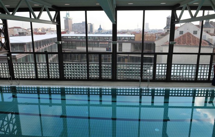 Piscina De Las Escuelas Pías De San Antón