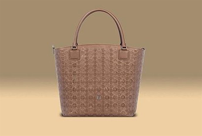 La geometría de la Alhambra inspira el nuevo bolso de Loewe 