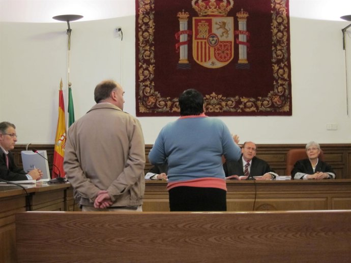 Juicio Contra Auxiliar Administrativo Y Su Esposa En La Audiencia De Granada