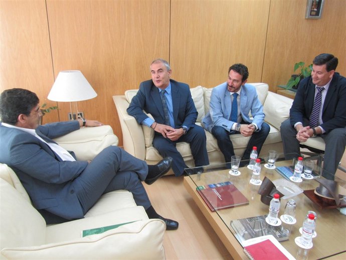 Reunión De Diego Valderas Con Directivos De Cepes-A