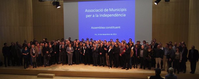 Alcaldes Y Concejales Catalanes En La Primera Asamblea De La AMI       