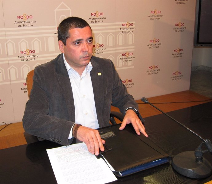 El delegado municipal de Economía y Empleo, Carlos Vázquez (IU)