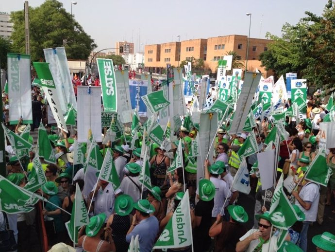 Concentración De Empleados Públicos Ante El Parlamento Andaluz