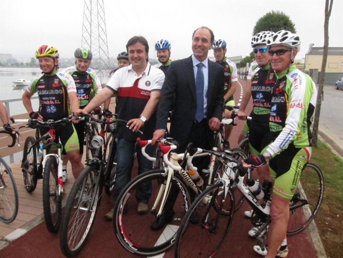 Diego Y Movellán Inaugurán El Nuevo Tramo Del Carril Bici De Camargo