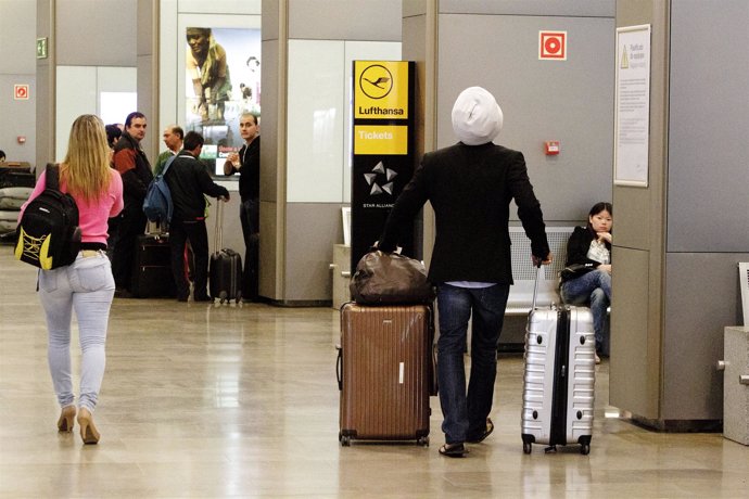 Turistas En Barajas