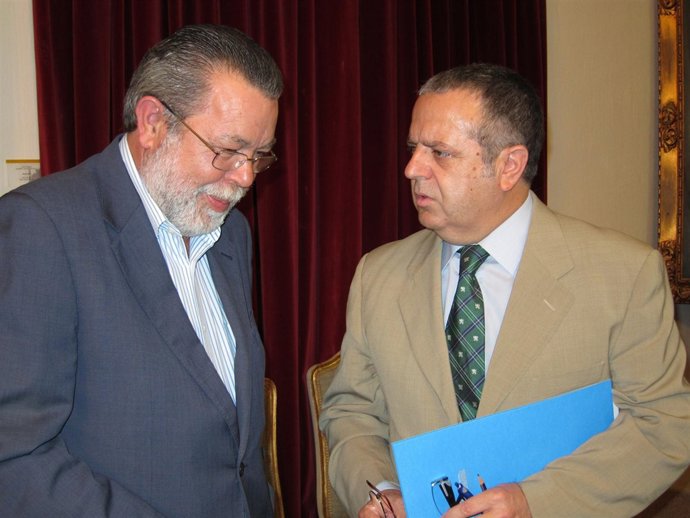 Salvador Blanco Y Salvador Fuentes Hablan Antes Del Pleno