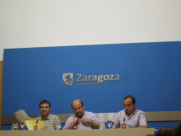 Los Concejales Del Grupo Municipal De IU En El Ayuntamiento De Zaragoza