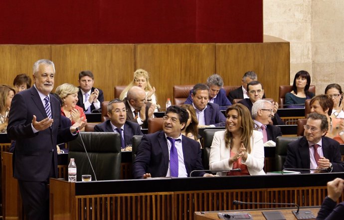 Griñán Responde A Una Pregunta En El Pleno Del Parlamento