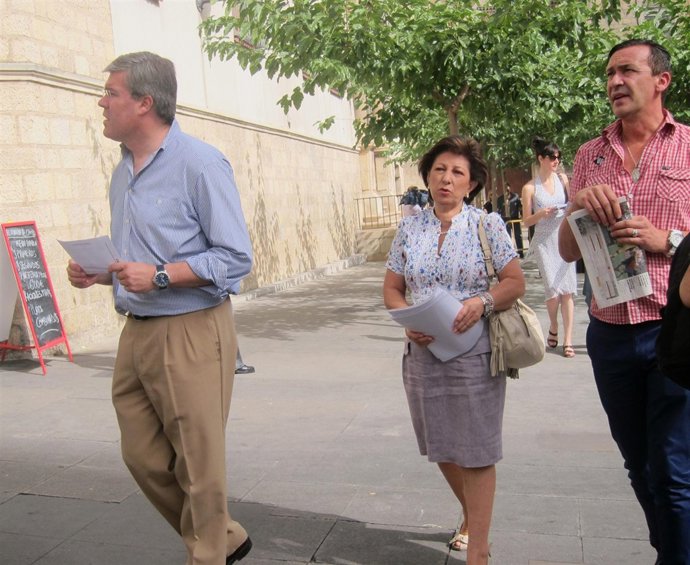 Fernández De Moya, Con Nestares Y Jiménez, Antes De Atender A Los Medios.