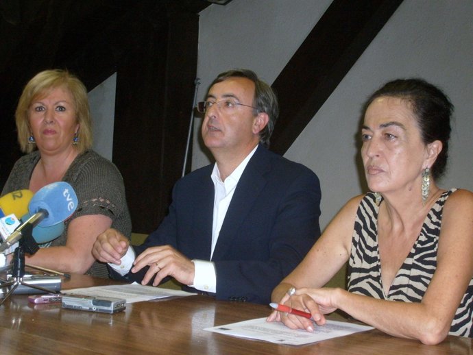 Gómez Morante (PSOE), García Carmona (PRC) Y Esther García (ACPT)