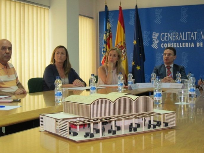 Castellano Con Hosteleros De La Malvarrosa