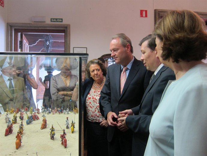 Barberá Y Fabra Durante Su Vista Al Museo L'iber