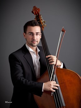 El Contrabajista Héctor Sapiña.