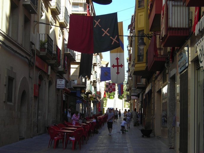 La Calle Mayor De Caspe, Engalanada Para Celebrar El Compromiso