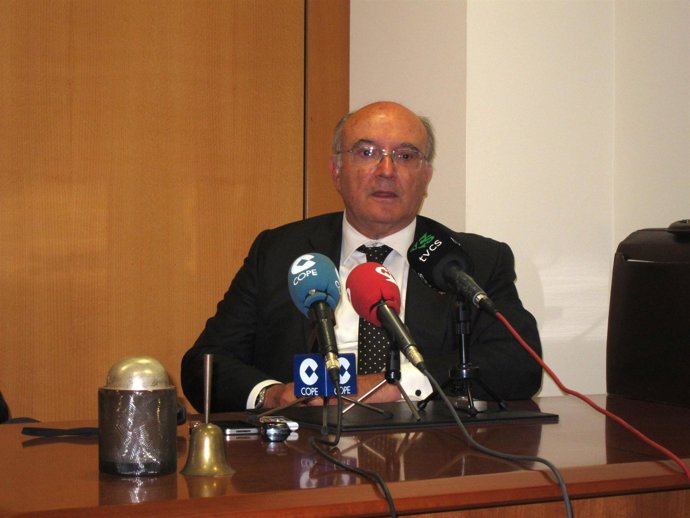 El Presidente Del CGAE, Carlos Carnicer, Durante Un Acto En Castellón.