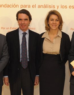 José María Aznar y María Doloires de Cospedal 