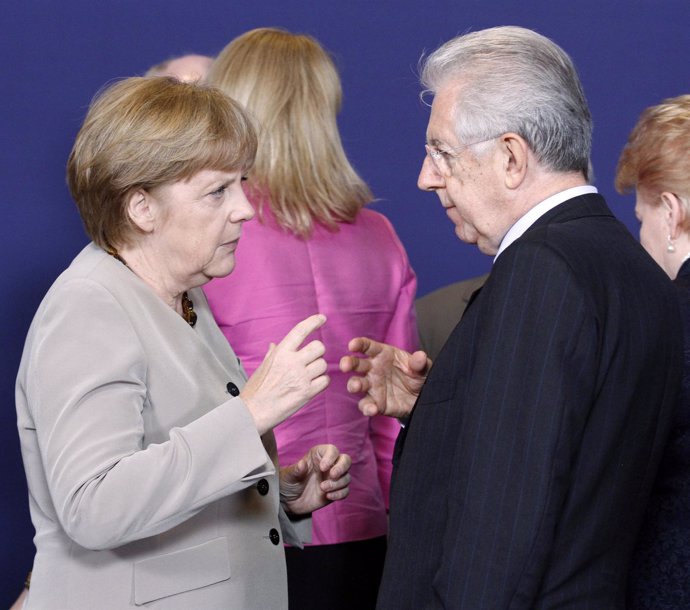 Merkel Y Monti En La Cumbre Europea De Junio