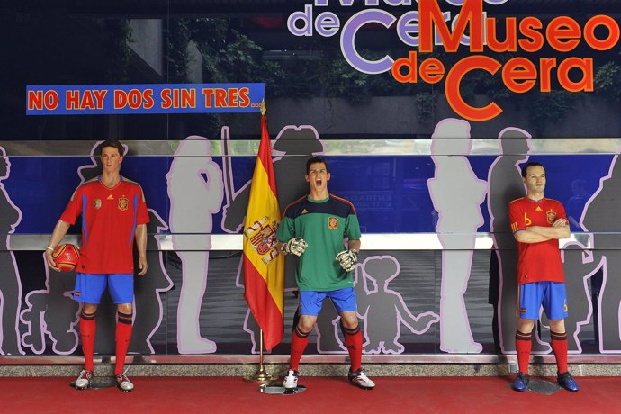 Figuras de cera de Fernando Torres, Iker Casillas y Andrés Iniesta           