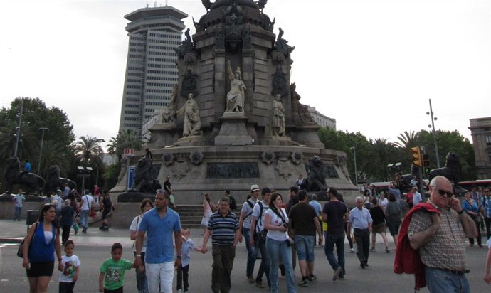 Turistas En Barcelona