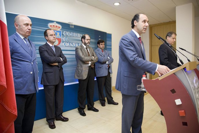 Diego Y Arasti Presentan El Plan De Ayudas A La Compra De Coches