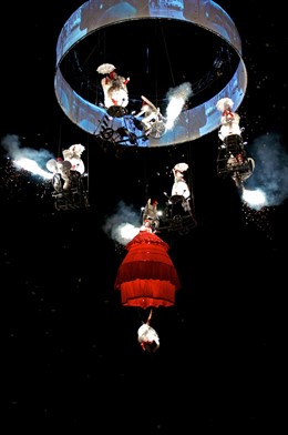 'Pedalenado Hacia El Cielo', Teatro De Calle Que Inaugura El Grec               