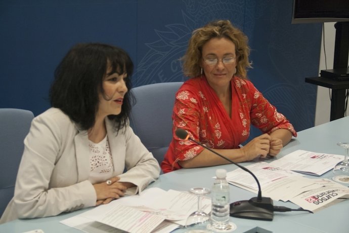 La Diputada De Cultura, Elena Tobar, Y La Director De La UNIA En La Rábida. 