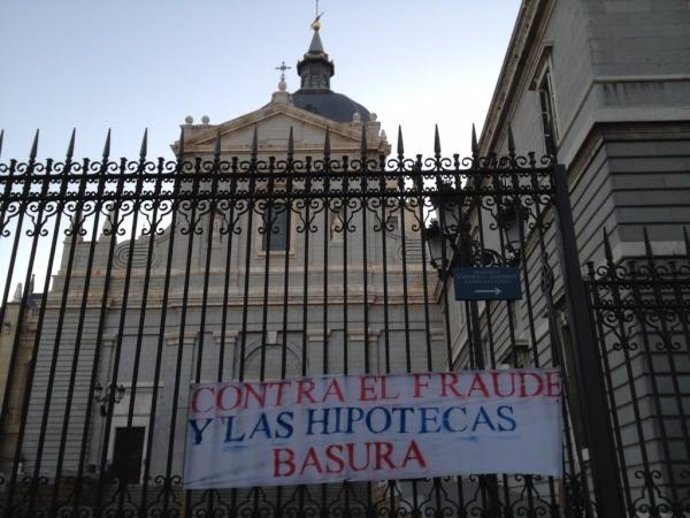 Protesta Contra Los Desahucios En La Catedral De La Almudena
