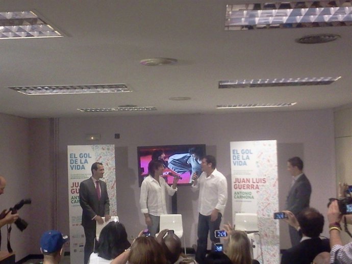 Un Momento De La Presentación