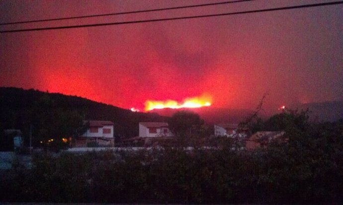 Incendio En Cortes De Pallás Durante La Noche