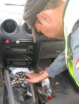 La Guardia Civil Halla 30 Bellotas De Hachís Ocultas En Un Vehículo