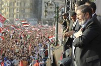 Mursi toma posesión como presidente de Egipto 