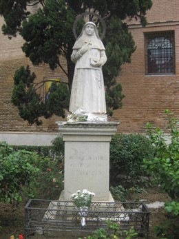 Monumento A Santa Ángela De La Cruz 