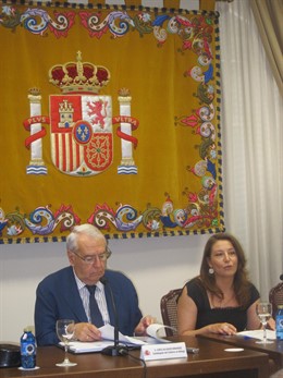 Crespo, junto al subdelegado del Gobierno en Málaga