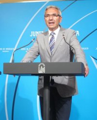 Vázquez: Beteta "retoma el acoso y derribo contra Andalucía de la etapa negra de Aznar al querer birlar 1.504 millones"