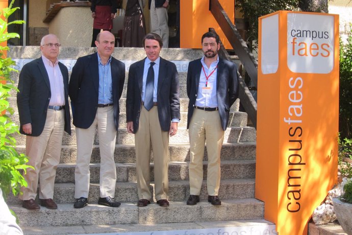 De Guindos Junto A Aznar En El Campus FAES