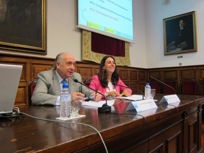 Miriam Cuento Y Vicente Gotor, Durante La Presentación Del Campus.
