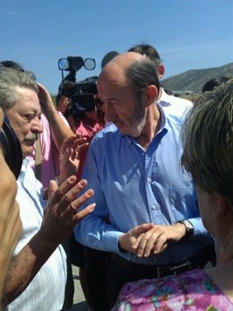 Rubalcaba Habla Con Vecinos De Andilla Que Le Trasladan Su Situación