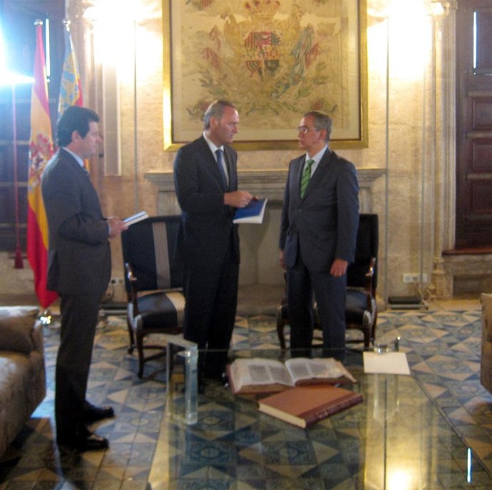 Garrido Entrega A Fabra La Memoria De CJC De 2011