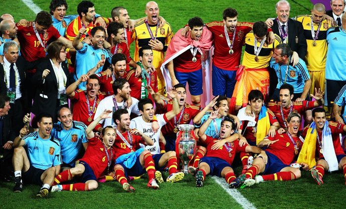 Los jugadores de la selección española celebran su victoria en la Eurocopa
