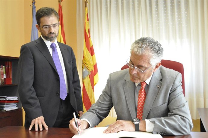 El Consejero De Política Territorial, Antonio Suárez, Visita La FAMCP.