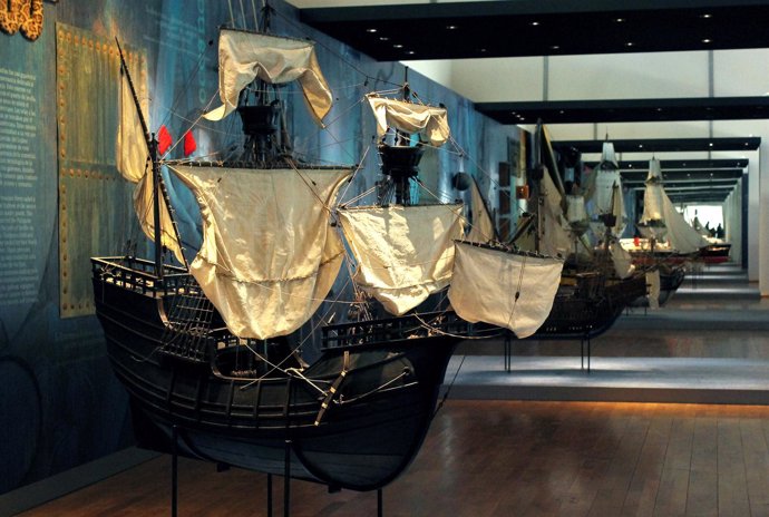 Una De Las Maquetas De Barcos Históricos Que Se Exponen En El Pabellón Navegació